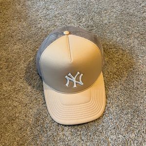 New york yankees hat!